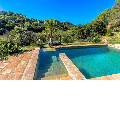 Catalunya Casas: Enchanting Villa La Isla Verde on the Outskirts of Barcelona