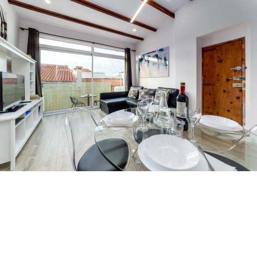 CATHEDRAL ATTIC 1BR, 2BA-TERRACE,VIEW,WI-FI,A/C