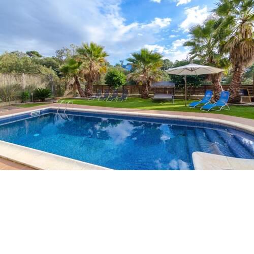 Caules Villa Sleeps 10 with Pool