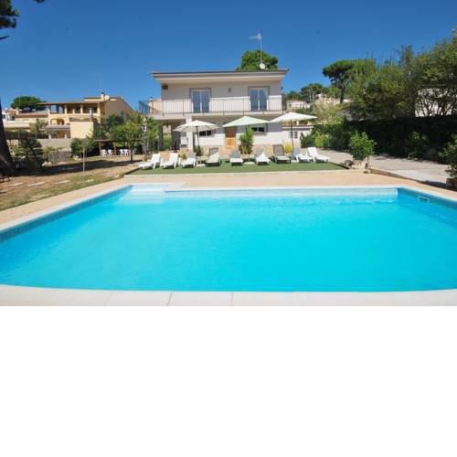 Caules Villa Sleeps 14 Pool WiFi