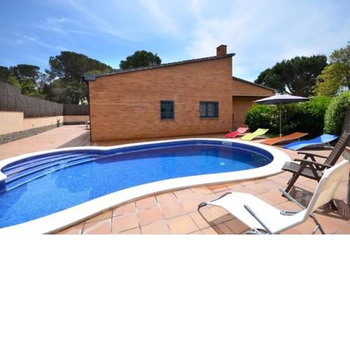 Caules Villa Sleeps 6 Pool WiFi
