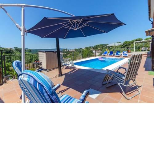 Caules Villa Sleeps 8 Pool WiFi