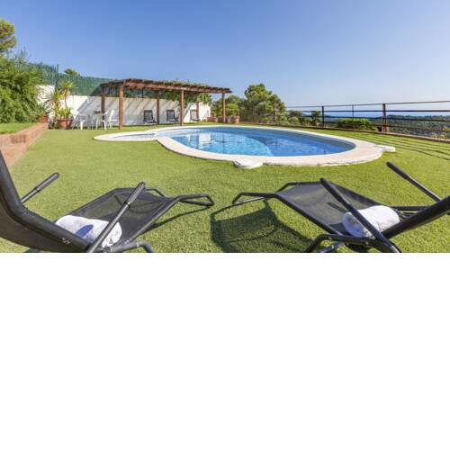 Caules Villa Sleeps 8 with Pool and Air Con