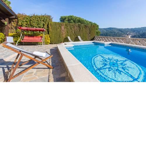 Caules Villa Sleeps 8 with Pool and WiFi