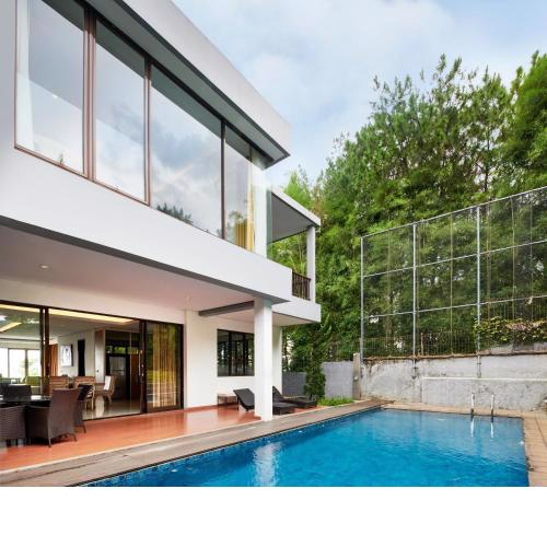 Cemara Villa 4 bedroom with a private pool