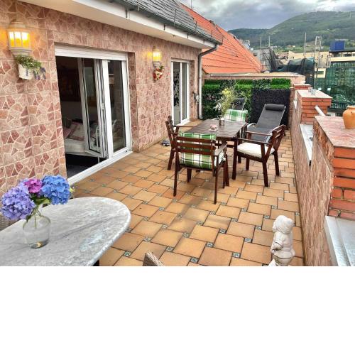 Cental Penthouse, Parking, Wifi, Recently Renovated