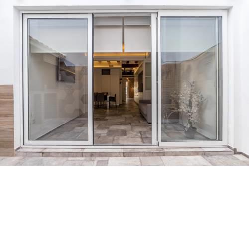 CENTER-Modern 2BR, 2BA-TERRACE, WI-FI, A/C