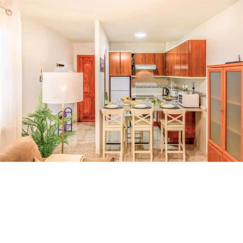 Center of lovely Puerto Santiago, 1 bed apartment