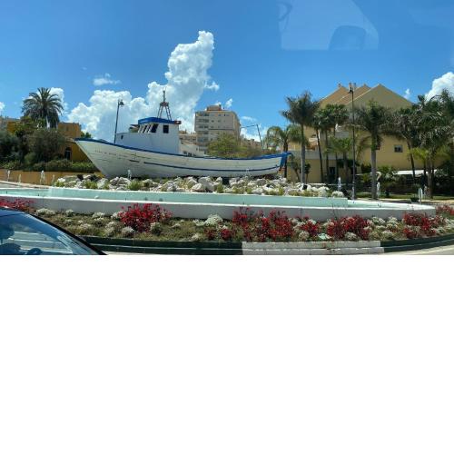 Central 2-Bed Apartment in Estepona Port