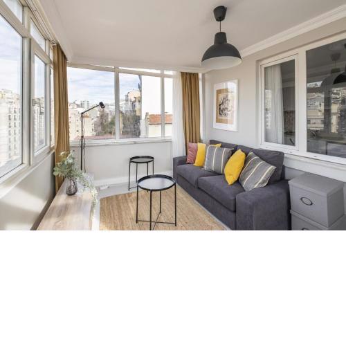Central and Charming Flat with Balcony in Sisli