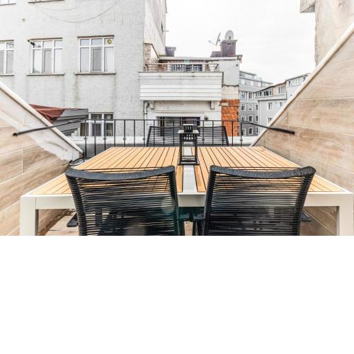 Central and Compact Flat with Terrace in Sisli