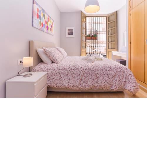 Central Apartment in Vibrant Historic City