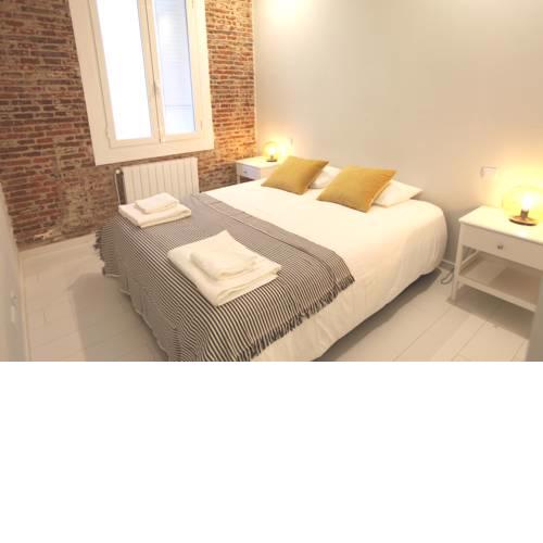 Central apartment with private patio