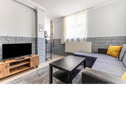 Central Flat 10 min to Hilltown Mall and Coast