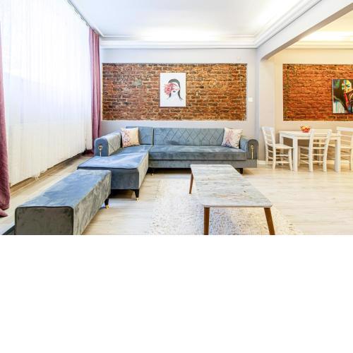 Central Flat Close to Cevahir Shopping Mall