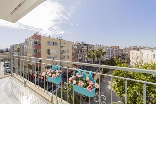 Central Flat Near Seaside in Antalya Muratpasa