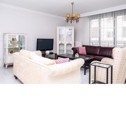 Central Flat near Trendy Attractions in Kadikoy