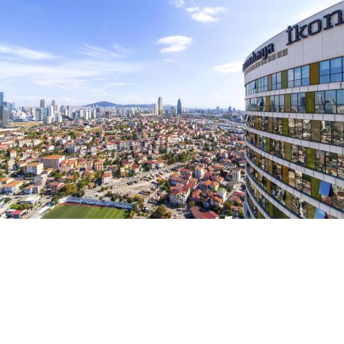 Central Flat with Amazing City View in Atasehir
