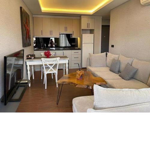 Central Location 10 minutes from the beach