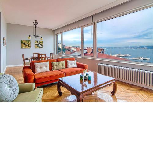 Central Modern Flat with Bosphorus View in Beyoglu