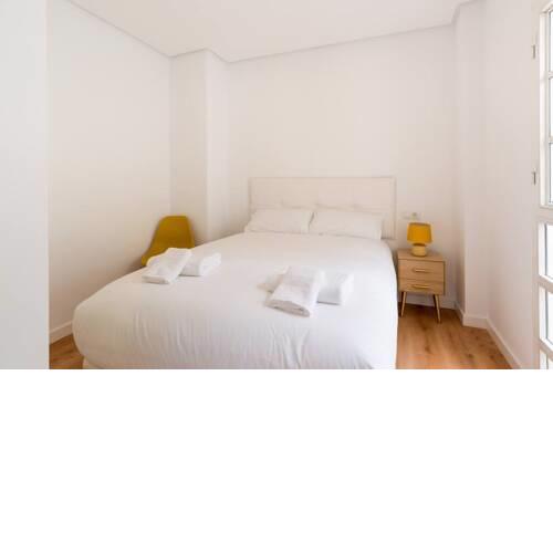 Central Newly Refurbished Apartment - 4pax