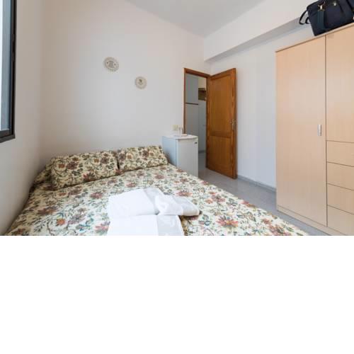 Central, quiet and comfortable room, breakfast