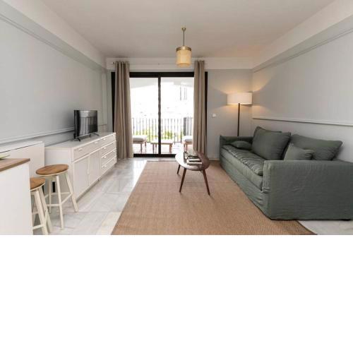Central & Renovated Studio with Pool in Puerto Banus
