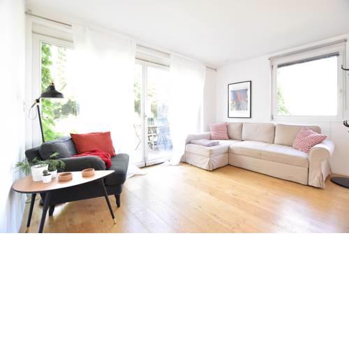 CENTRAL spacious residence w private Garden and FREE PARKING