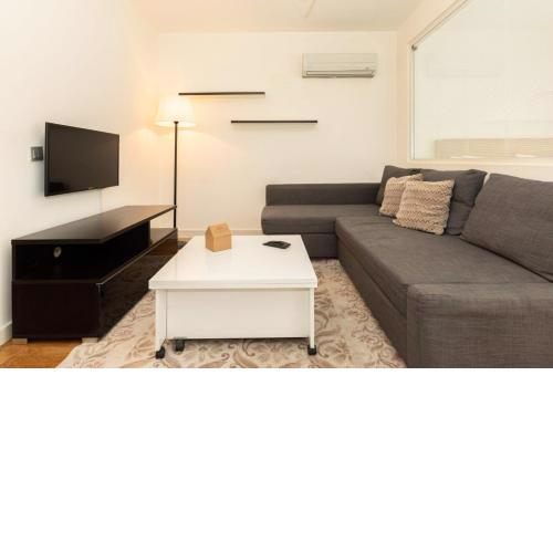 Central Studio Flat with Shared Pool in Sisli