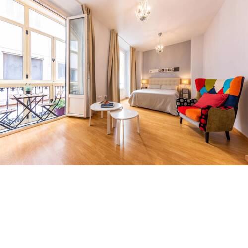 Central Studio with Patio and Balcony