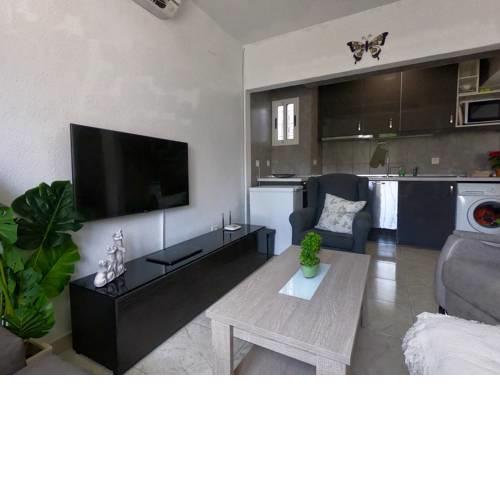 Central townhouse with walking distance to Los Locos