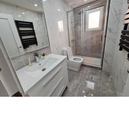 Centrally Located Apartment in the Beautiful Town of Los Alcazares - RDA28LA