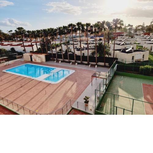 Centrally located family flat with acces to swimming pool
