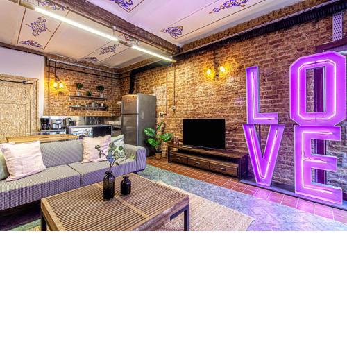 Centrally Located Historical Flat in Beyoglu