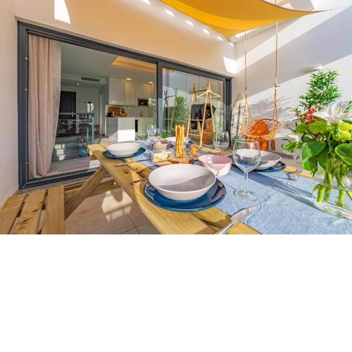 Centre-Terrace, Pool, Parking & Home-Office (WIFI)