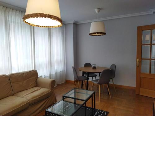 Céntrico apartamento en Oviedo con parking y wifi