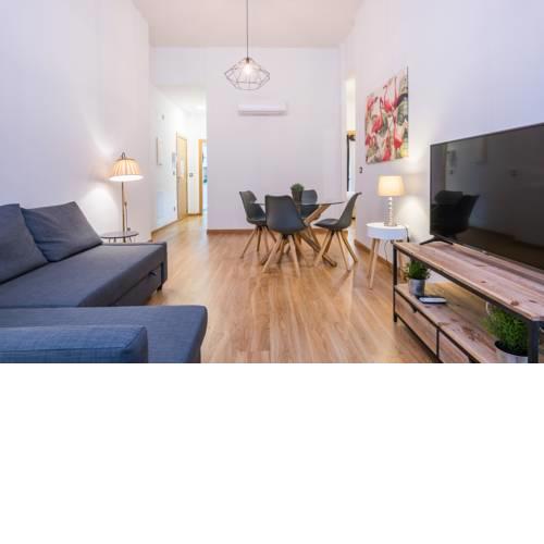 Cervantes III : 3 Rooms, Pool & Free Parking