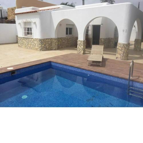CHALET A 100 M DE LA PLAYA. 933
