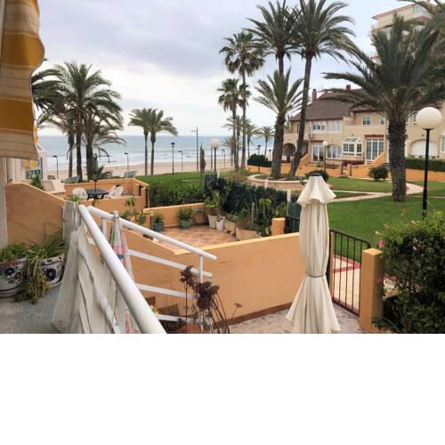 CHALET ADOSADO A 50 MTRS DEL MAR Y URBANIZACIÓN