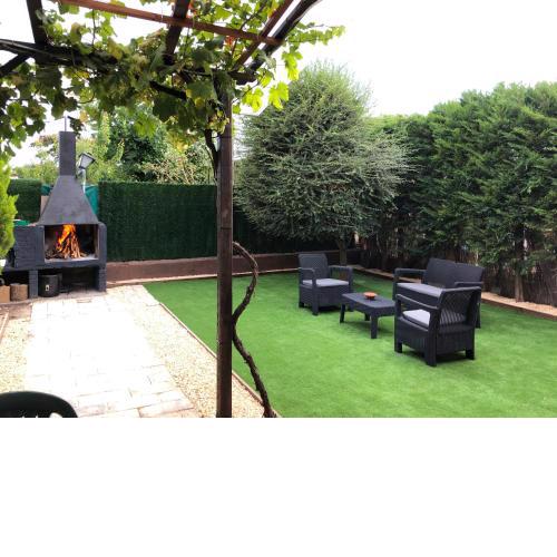CHALET ADOSADO CON GARAGE Y TERRENO