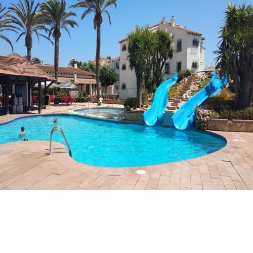 Chalet adosado con parcela propia. wifi gratis.
