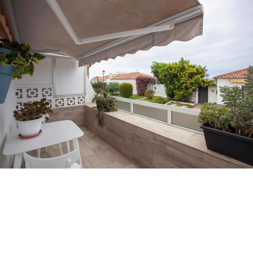 CHALET ADOSADO CON TERRAZA Y AZOTEA