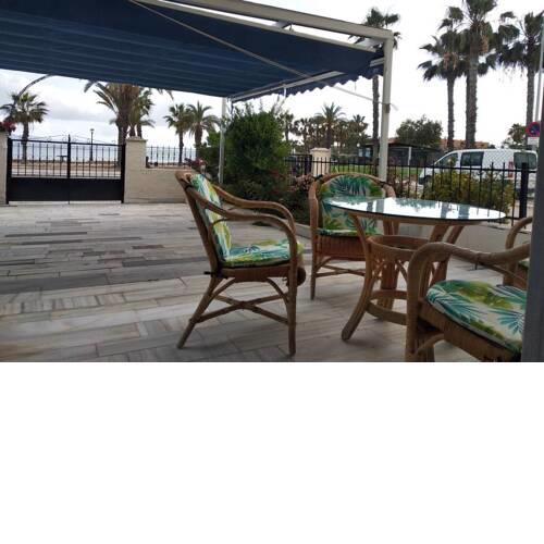 CHALET ADOSADO EN PRIMERA LINEA DE PLAYA