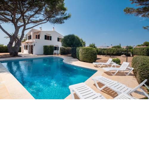 Chalet con piscina en Cala Blanca