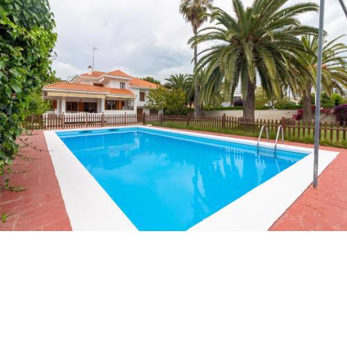 Chalet con piscina en playa Almarda