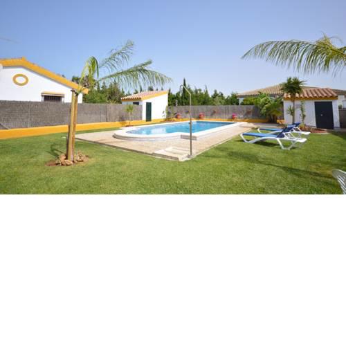 Chalet con piscina en Roche Viejo