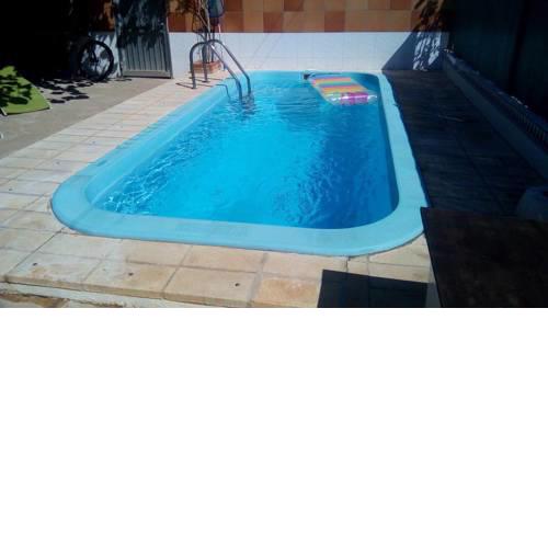 Chalet con piscina, garaje y jardín
