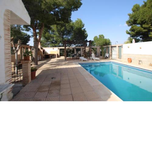 Chalet con piscina privada a 2 min Centro Comercial La Noria