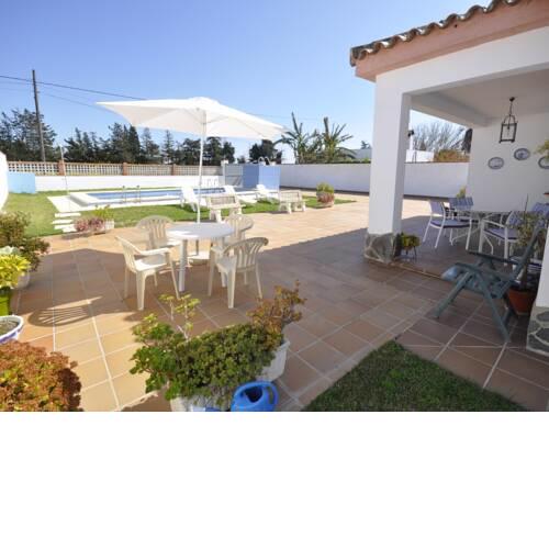 Chalet con piscina privada amplia y acogedora
