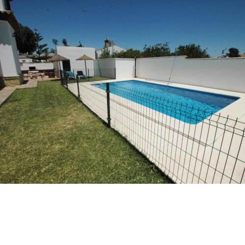 Chalet con piscina privada cerca del pueblo